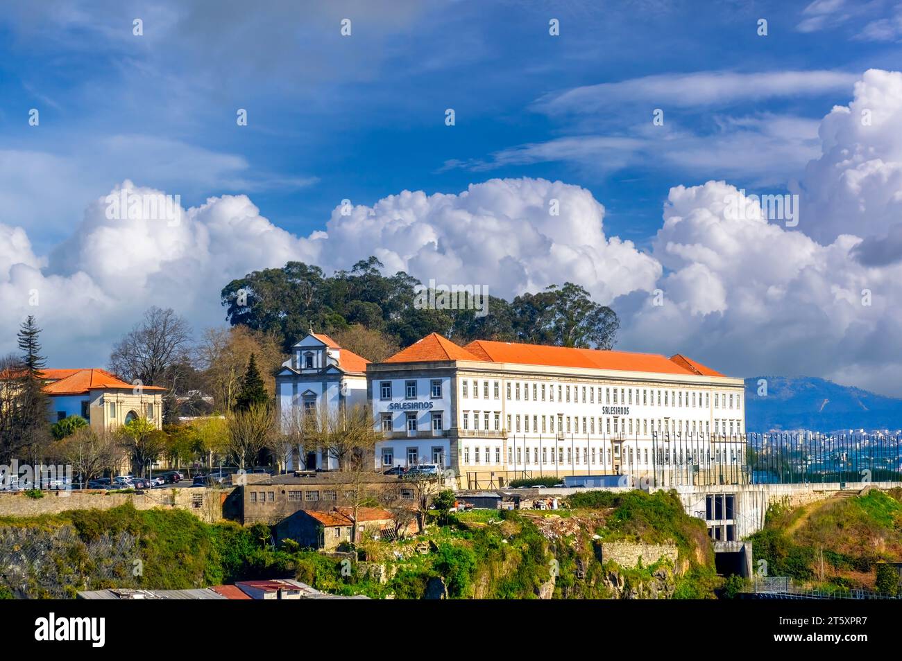 Porto, Portugal, altes Salesianos-Gebäude von außen. Auch das ehemalige Seminar von Porto und Real Colégio dos Meninos Órfãos do Porto Stockfoto
