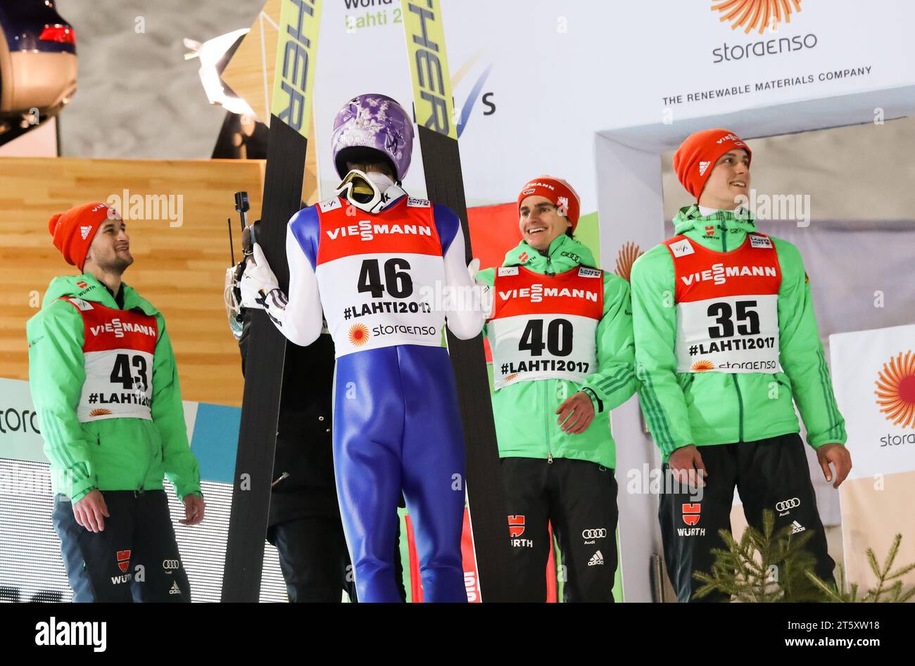 FIS NORDISCHE SKISPRUNG Männer Groß-Hügel-Individuum Richard Freitag gratuliert Andreas Wellinger Stockfoto
