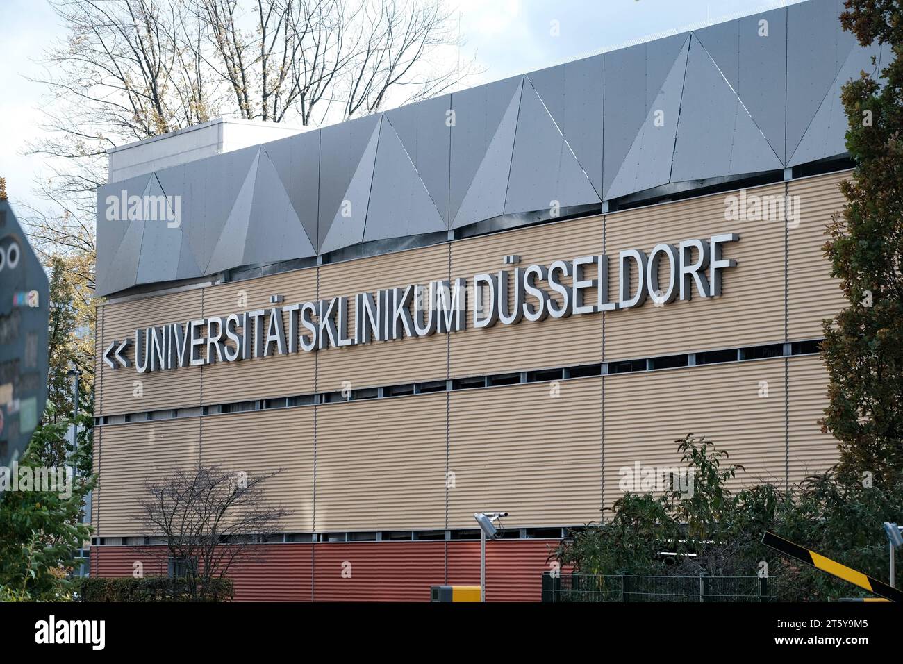 Düsseldorf 07.11.2023 Tarifverhandlungen für Beschäftigte im öffentlichen Dienst verdi ver.di Warnstreik UKD Unikliniken Universitätskliniken Universitätsklinikum Krankenhauspersonalmangel Pflegepersonalmangel Krankenpflegerin Ultimatum Personalbemessungsuntergrenzen Pflegenotstand Warnstreiks Pflegestreik Notdienstvereinbarung Krankenhauspatientennotstand Pflegekräfte Tarifvertrag Düsseldorf Nordrhein-Westfalen Deutschland *** Düsseldorf 07 11 2023 Tarifverhandlungen für den öffentlichen Sektor Mitarbeiter verdi ver di Warnstreik UKD Universitätskliniken Universitätskliniken Universitätskliniken Universitätskliniken Universitätsklinikum Personal Stockfoto