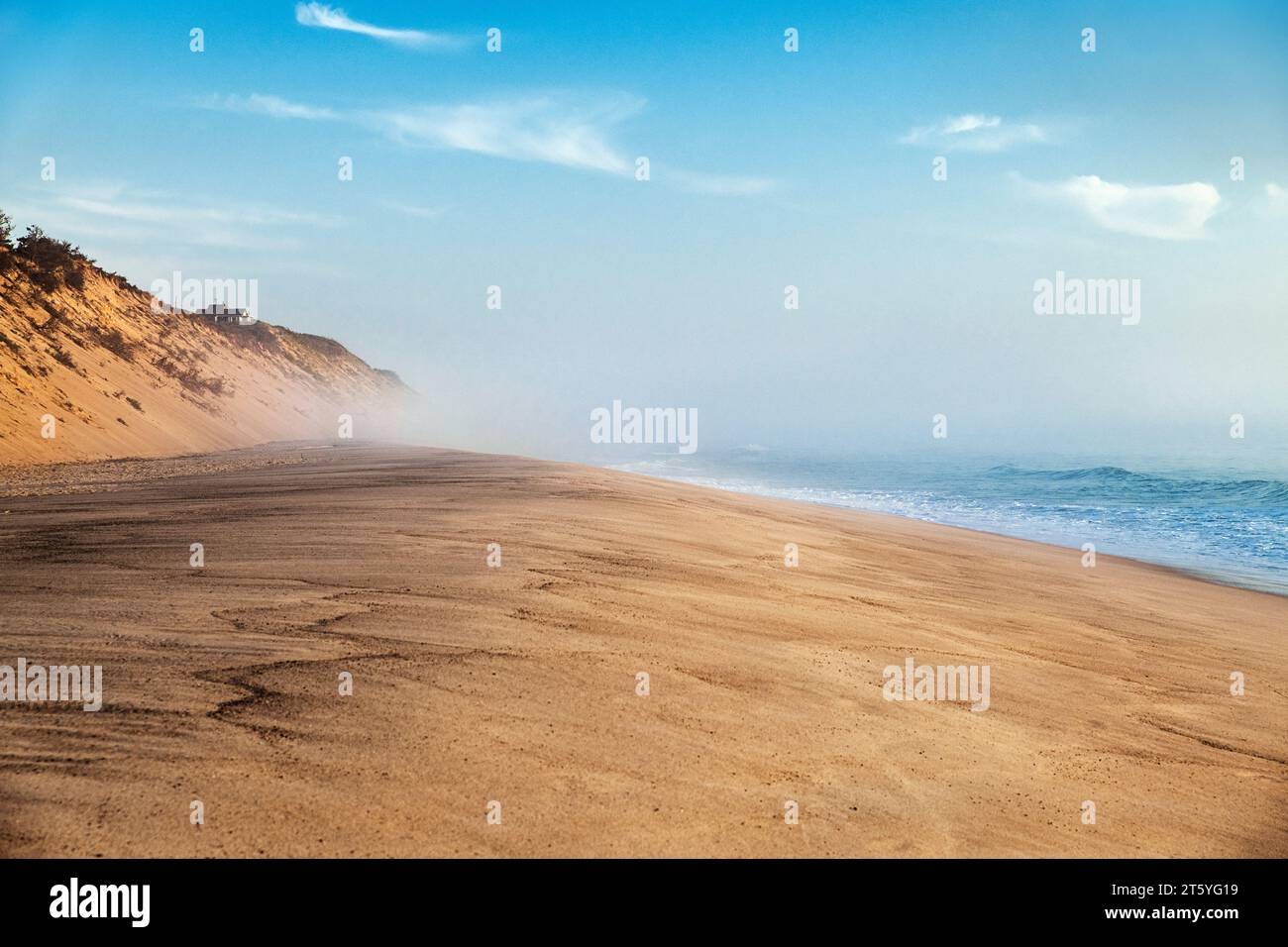Sonnenaufgang am unberührten White Crest Beach. Stockfoto