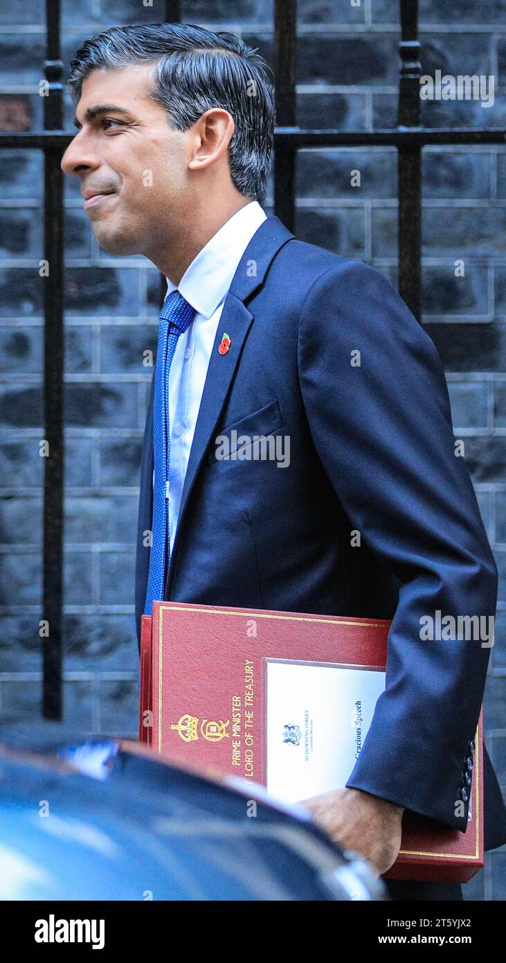 London, Großbritannien. November 2023. Rishi Sunak, britischer Premierminister, verlässt die Downing Street 10, um zum Parlament zu gehen, um heute die Staatsöffnung zu feiern. Quelle: Imageplotter/Alamy Live News Stockfoto