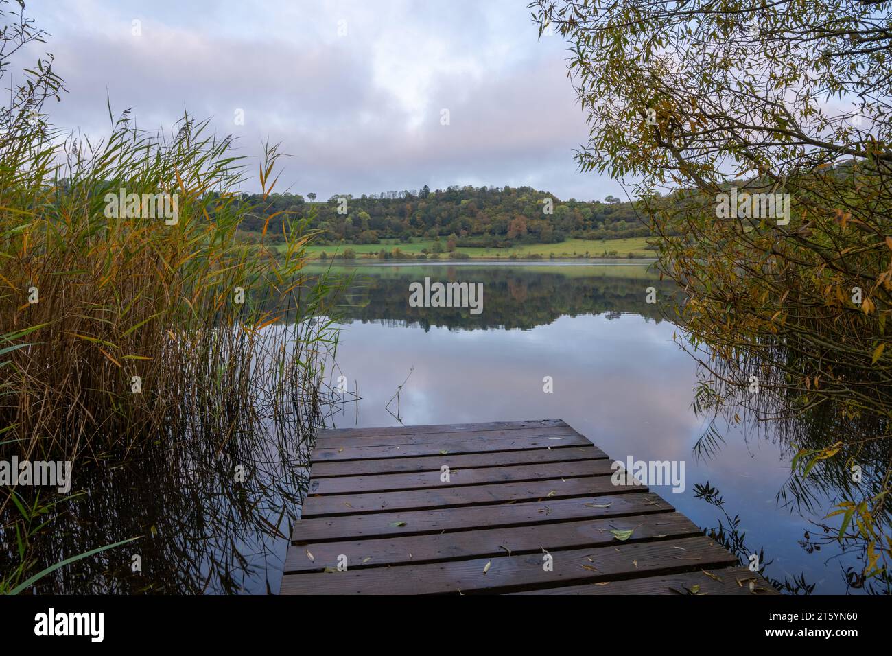 Panoramaaufnahme der Landschaft im Vulkan Eifel, Rheinland-Pfalz, Deutschland Stockfoto