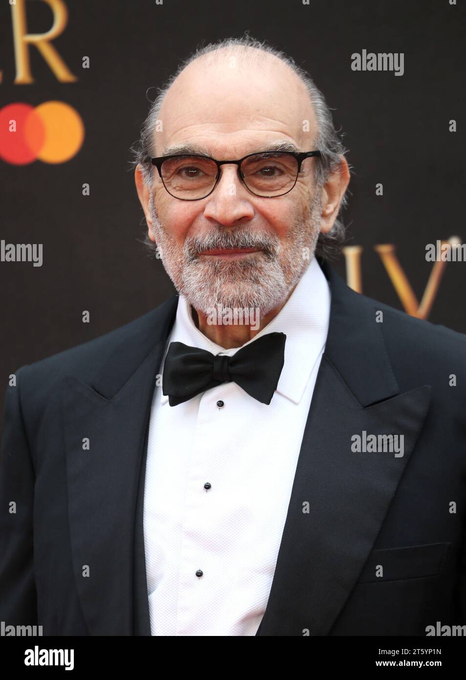 London, Großbritannien. April 2019. David Suchet nimmt an den Olivier Awards 2019 mit MasterCard in der Royal Albert Hall in London, England, Teil. (Foto: Fred Duval/SOPA Images/SIPA USA) Credit: SIPA USA/Alamy Live News Stockfoto