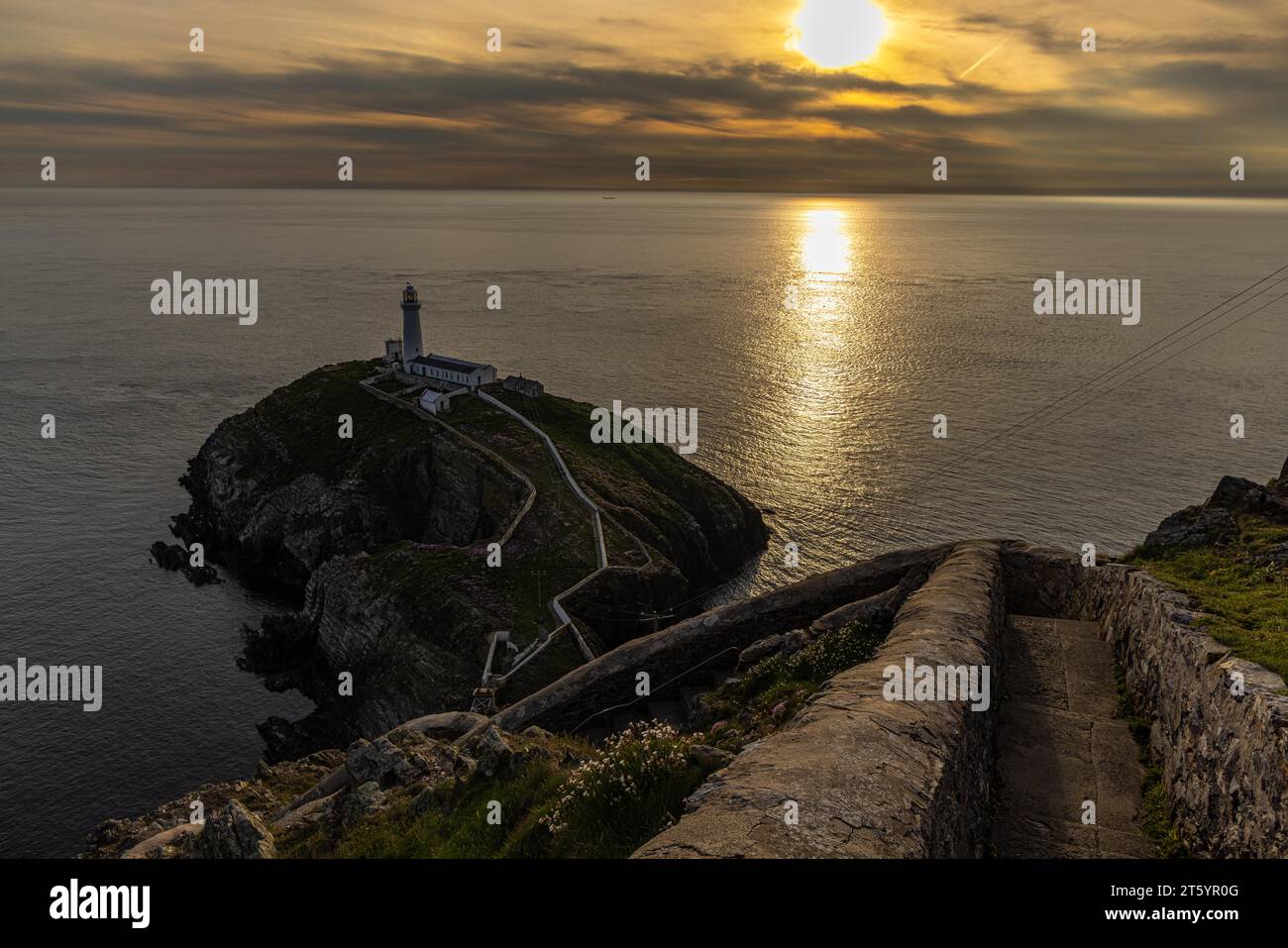 Sonnenuntergang in South Stack, Anglesey, Wales, Großbritannien Stockfoto