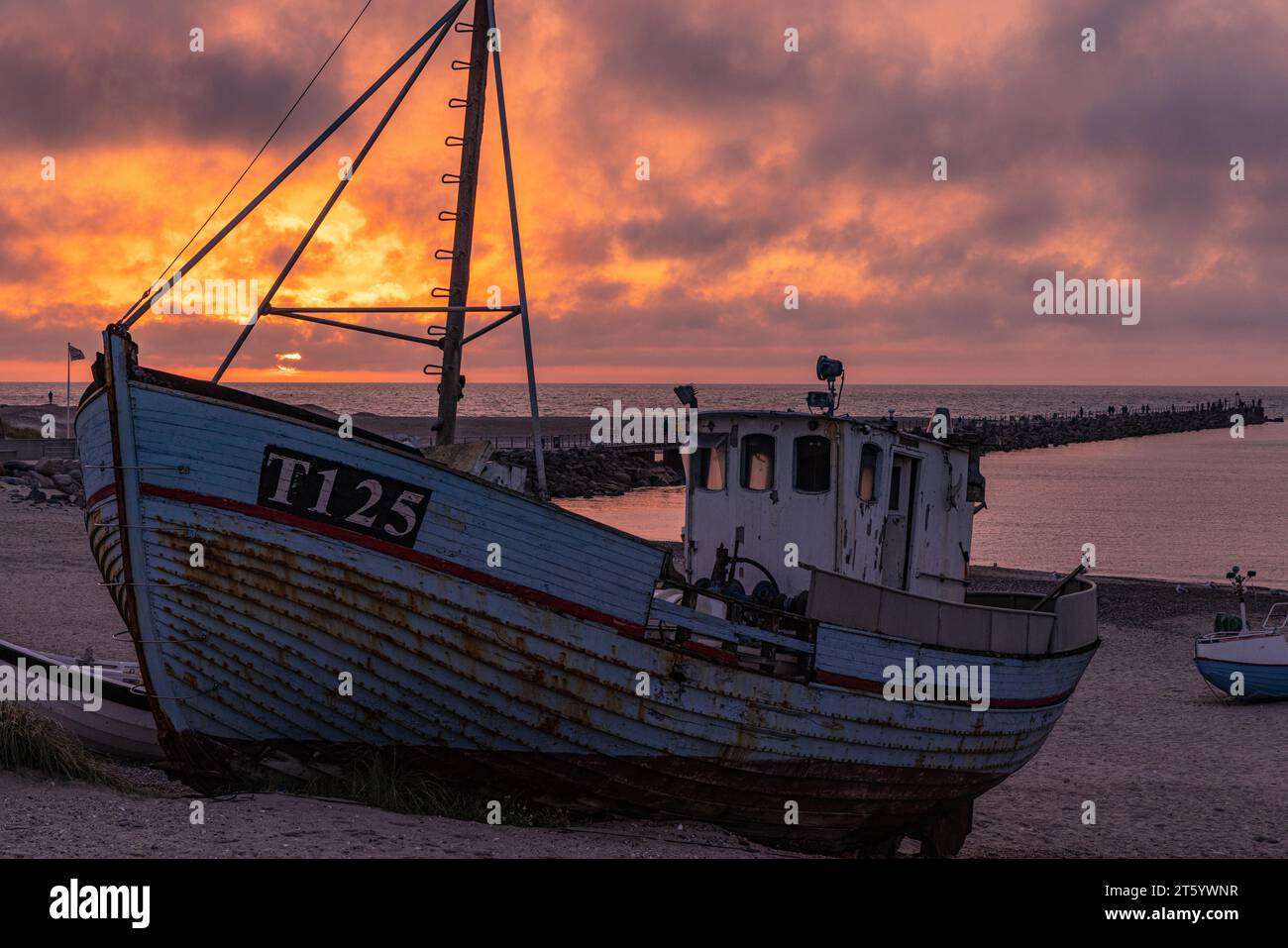 Sonnenuntergang im Hafen von Vorupoer, Jütland, Dänemark Stockfoto