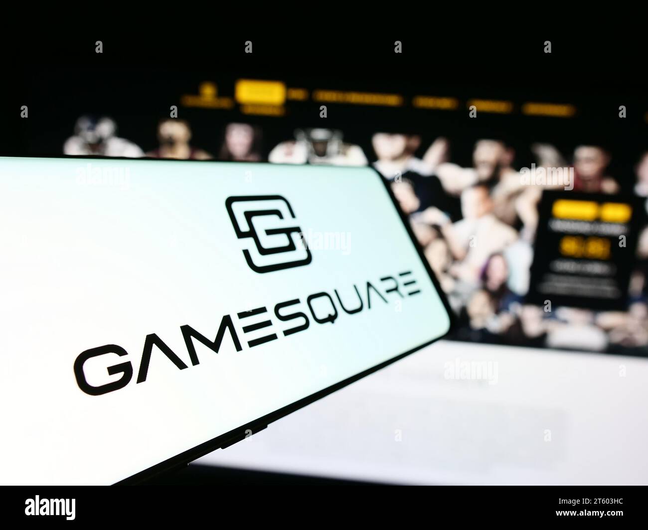 Mobiltelefon mit Logo des kanadischen E-Sport-Unternehmens GameSquare Holdings Inc. Vor der Business-Website. Fokus auf der linken Seite des Telefondisplays. Stockfoto