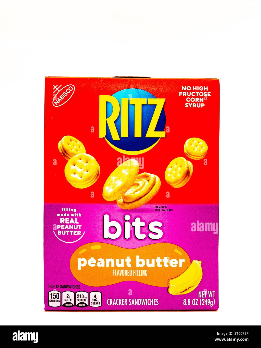 Bild einer Schachtel Nabisco Ritz Bits Cracker Sandwiches mit Erdnussbutter, die ein perfektes Snack-Essen in einem farbenfrohen Paket füllen. Stockfoto