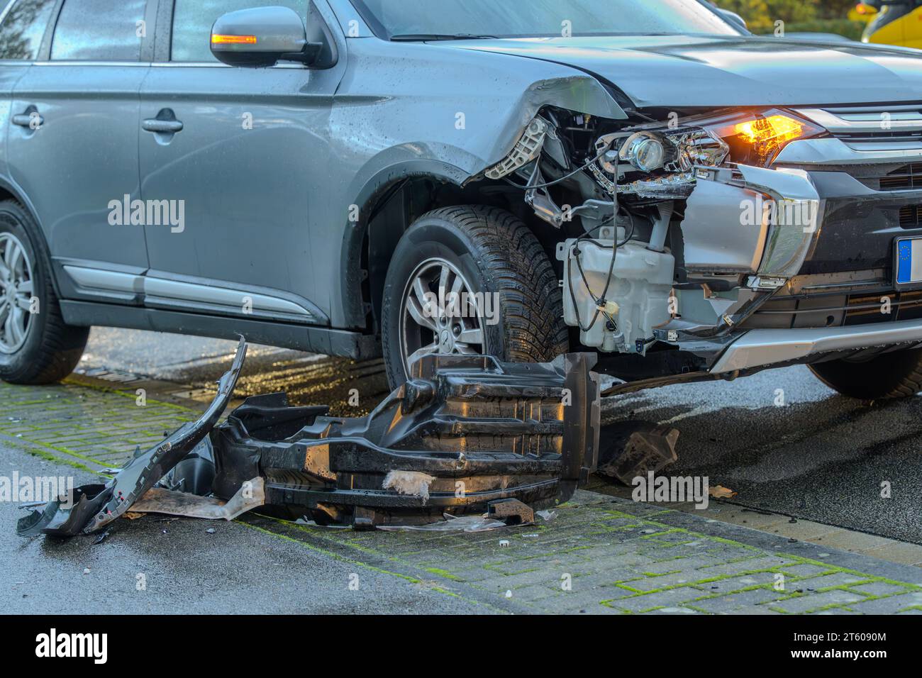 Unfallschäden an einem Fahrzeug Stockfoto