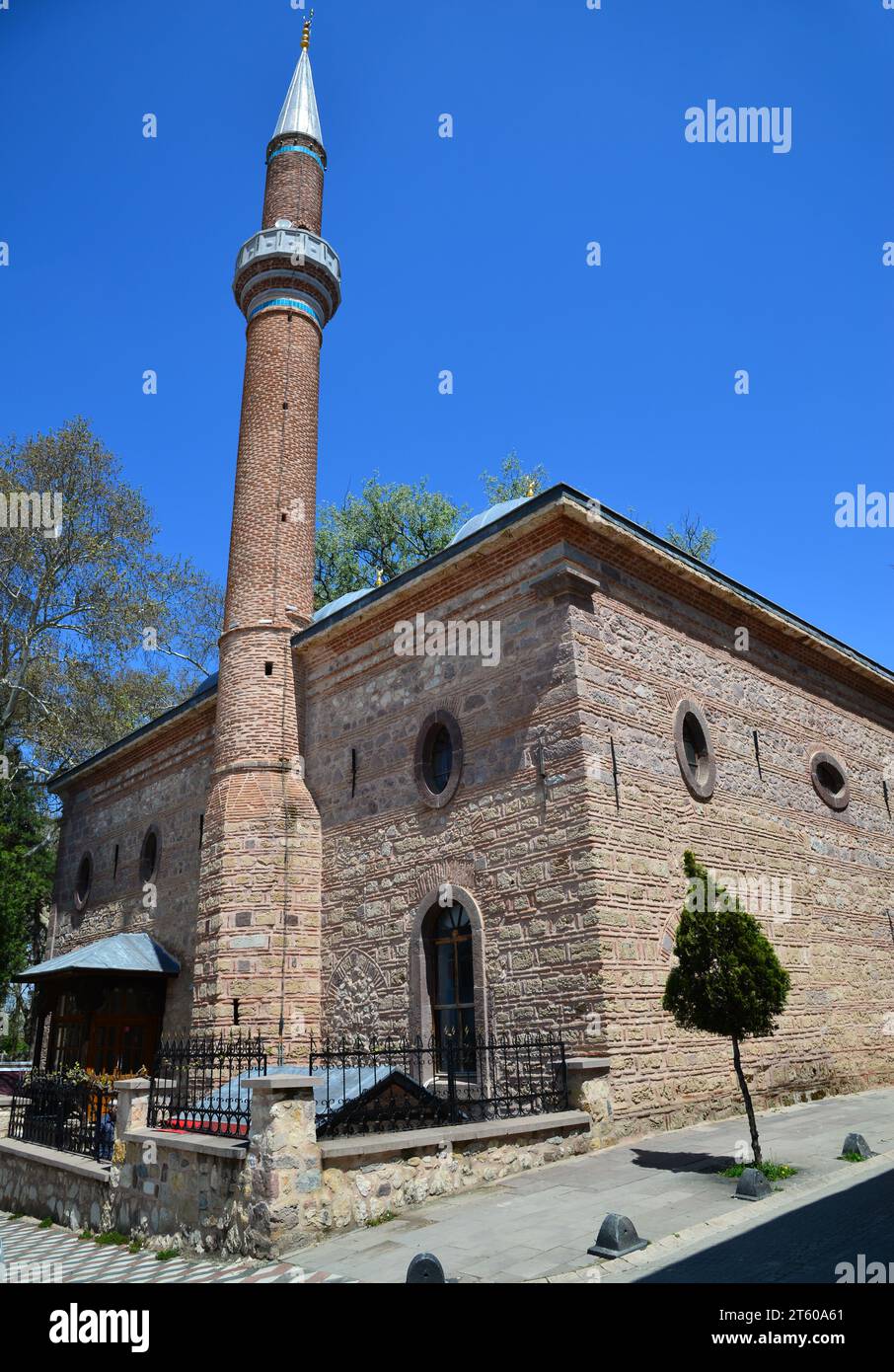 Die Celebi-Mehmet-Moschee, die sich in der türkischen Stadt Sogut befindet, wurde im 14. Jahrhundert erbaut. Stockfoto