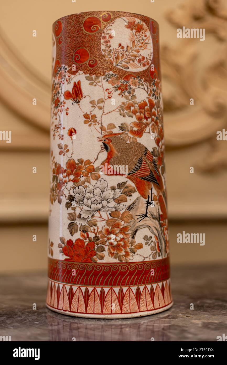 Chinesische Porzellanvase im Agen Museum, Frankreich Stockfoto