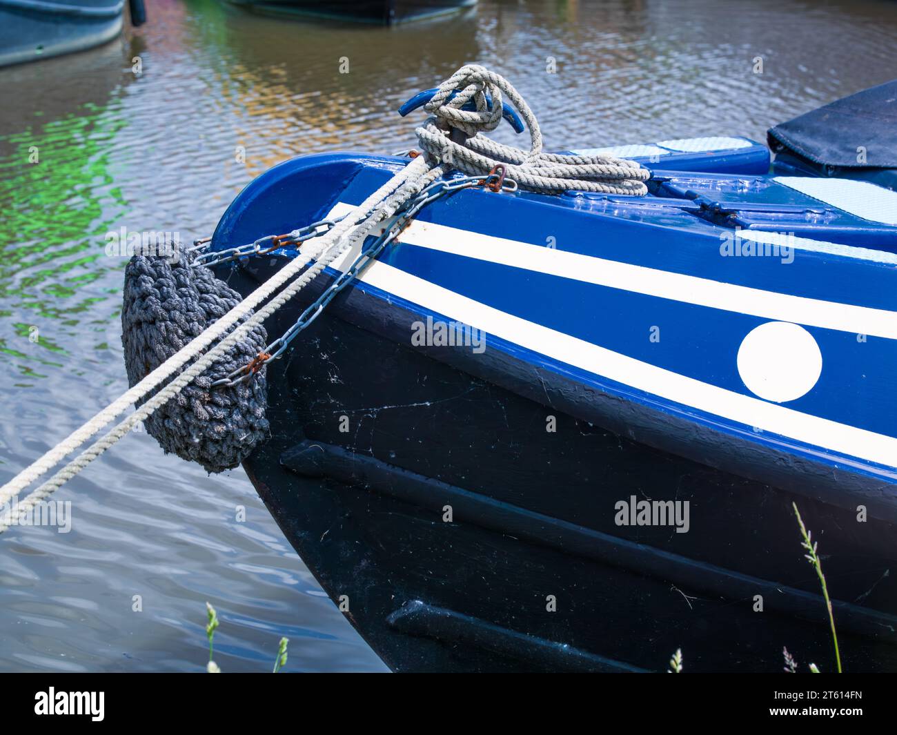 Die Vorderseite oder der Bug eines schmalen Bootes - Nahaufnahme Stockfoto