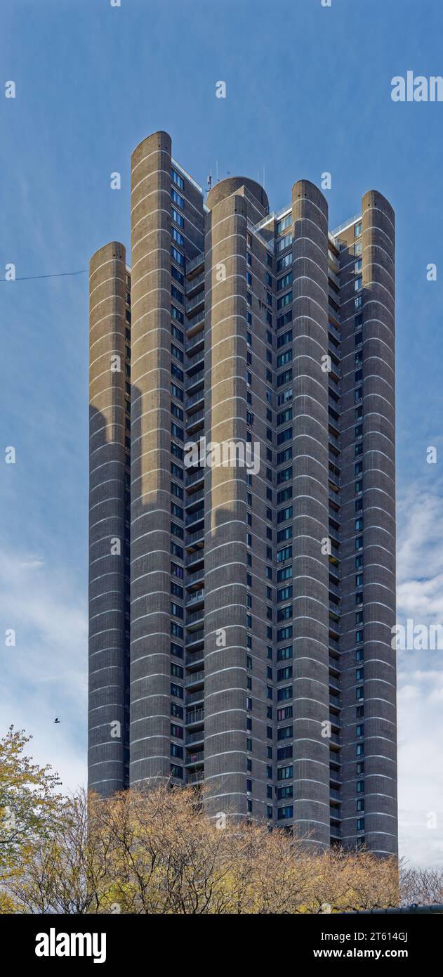 Tracey Towers sind brutalistische Wohntürme, die von Paul Rudolph entworfen und 1972 im Rahmen des Mitchell-Lama-Programms fertiggestellt wurden. Stockfoto