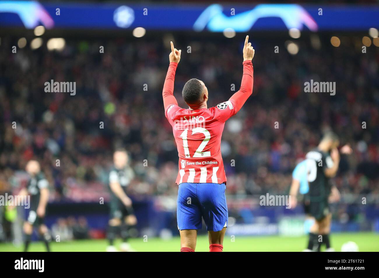 Madrid, Spanien. November 2023. Atletico’s Lino in feiert am 7. November 2023 im Civitas Metropolitano Stadium in Madrid, Spanien, während des 4. Champions League-Matches zwischen Atletico de Madrid und Celtic Glasgow. Quelle: Edward F. Peters/Alamy Live News Stockfoto