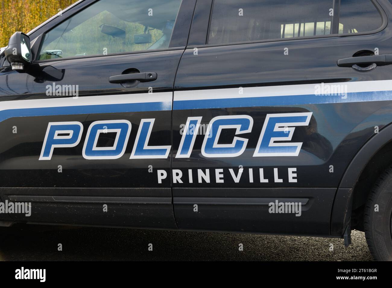 Prineville, OR, USA – 12. Oktober 2023; Name der Polizei von Prineville auf der Seite des Strafverfolgungsfahrzeugs Stockfoto