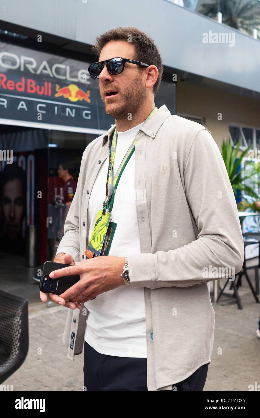 JUAN Martín DEL POTRO, ein argentinischer Tennisprofi, kommt im Rahmen des F1 Sao Paulo Grand Prix 2023 im Autodromo Jose ins Fahrerlager Stockfoto