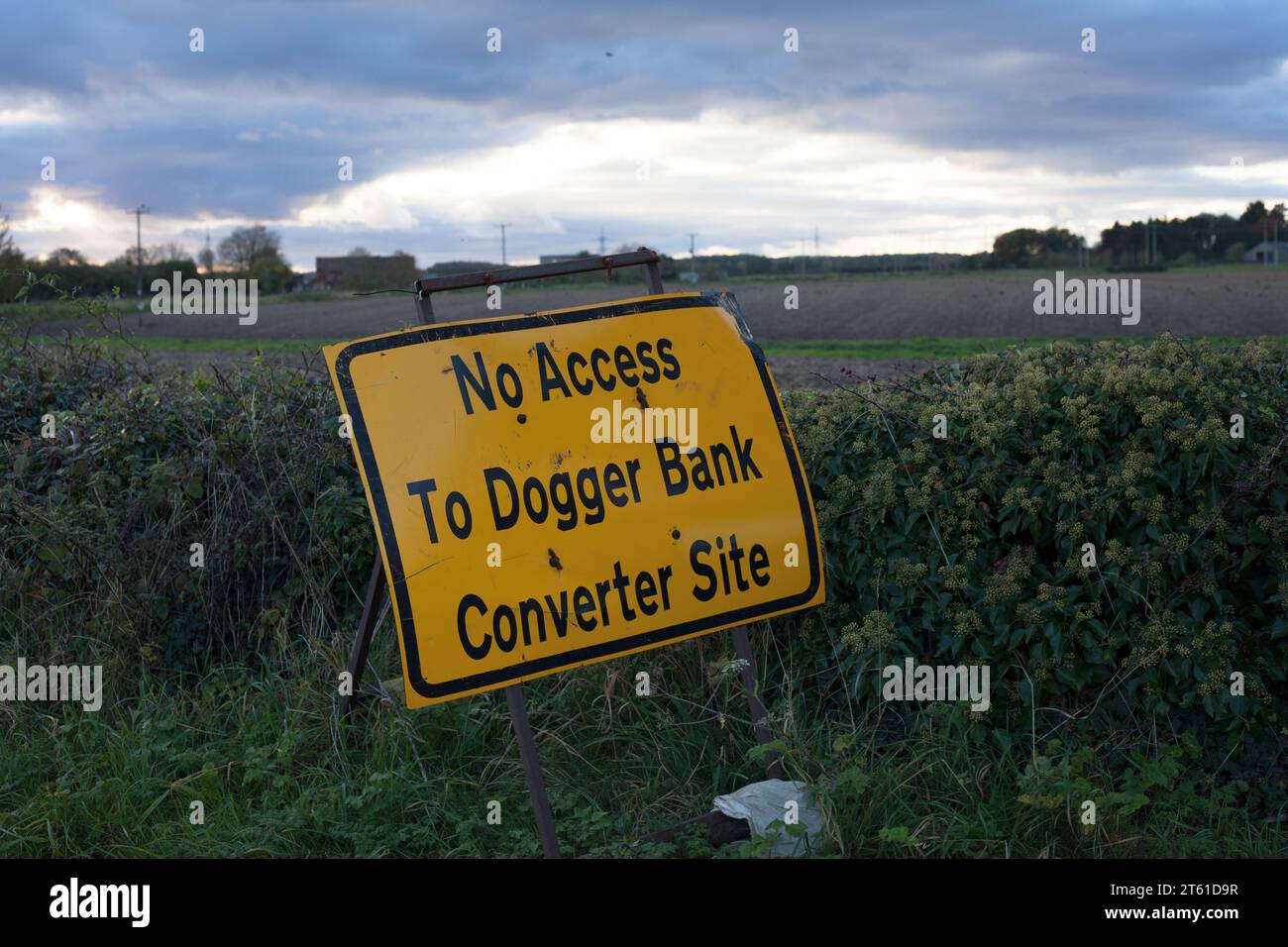 Gelbes Schild, kein Zugang zum Dogger Bank Converter-Standort auf Long Lane, Beverley, East Yorkshire, Großbritannien Stockfoto