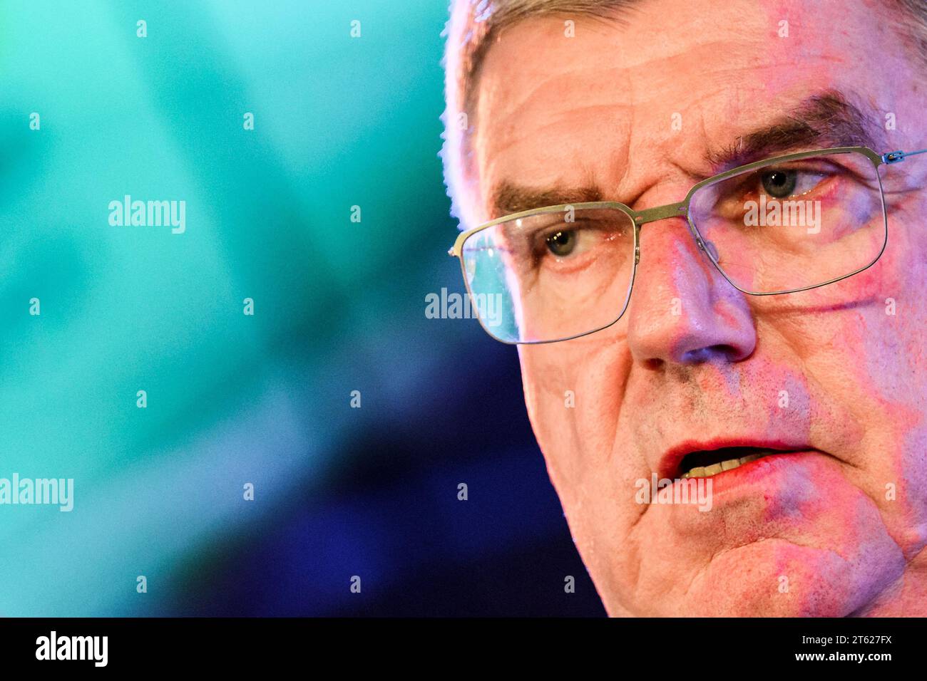 Stuttgart, Deutschland. November 2023. Thomas Bach, IOC-Präsident, spricht während des Stuttgarter Sportgesprächs. Quelle: Tom Weller/dpa/Alamy Live News Stockfoto