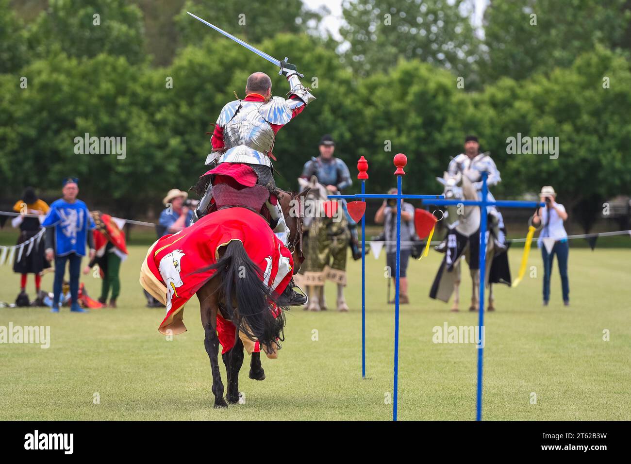 Ritterturnier. Mittelalterliche Ritter während eines Turniers. Ritterwettbewerb. Stockfoto