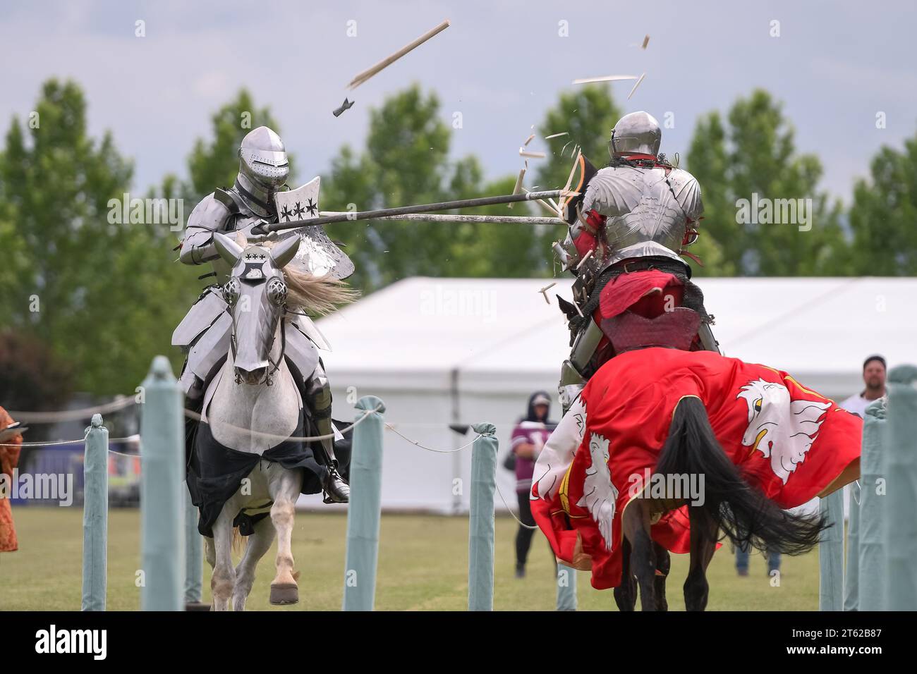 Ritterturnier. Mittelalterliche Ritter während eines Turniers. Ritterwettbewerb. Stockfoto