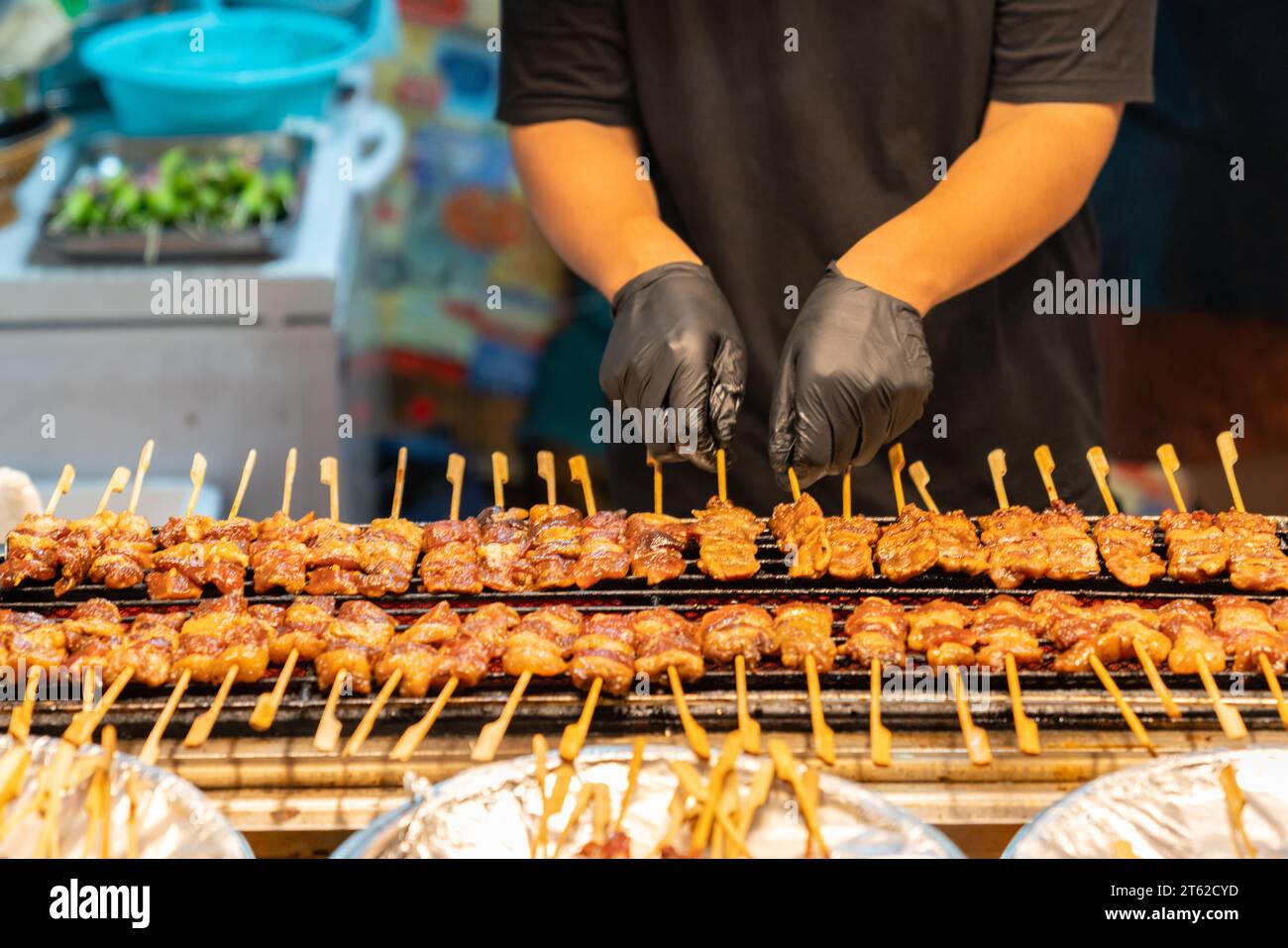 Roastbeef Spieße auf einem Grill. Roastbeef-Konzept Stockfoto