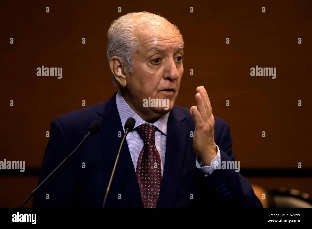 Mexiko-Stadt, Mexiko. November 2023. 7. November 2023, Mexiko-Stadt: Dr. Celestino Adolfo Piotti in seiner Rede bei der zweiten öffentlichen Anhörung Mexiko Unbekannte anomale Phänomene in der Abgeordnetenkammer in Mexiko-Stadt. Am 7. November 2023 in Mexiko-Stadt, Mexiko (Foto: Luis Barron/Eyepix Group/SIPA USA). Quelle: SIPA USA/Alamy Live News Stockfoto