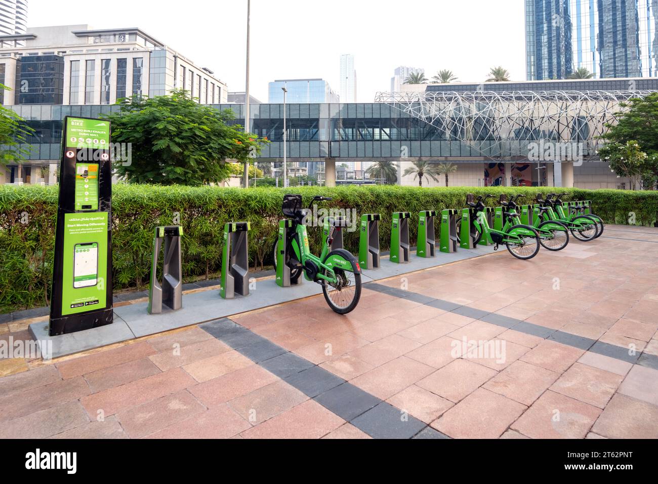 E-Bike-Ladestation in den Straßen von Dubai Stockfoto