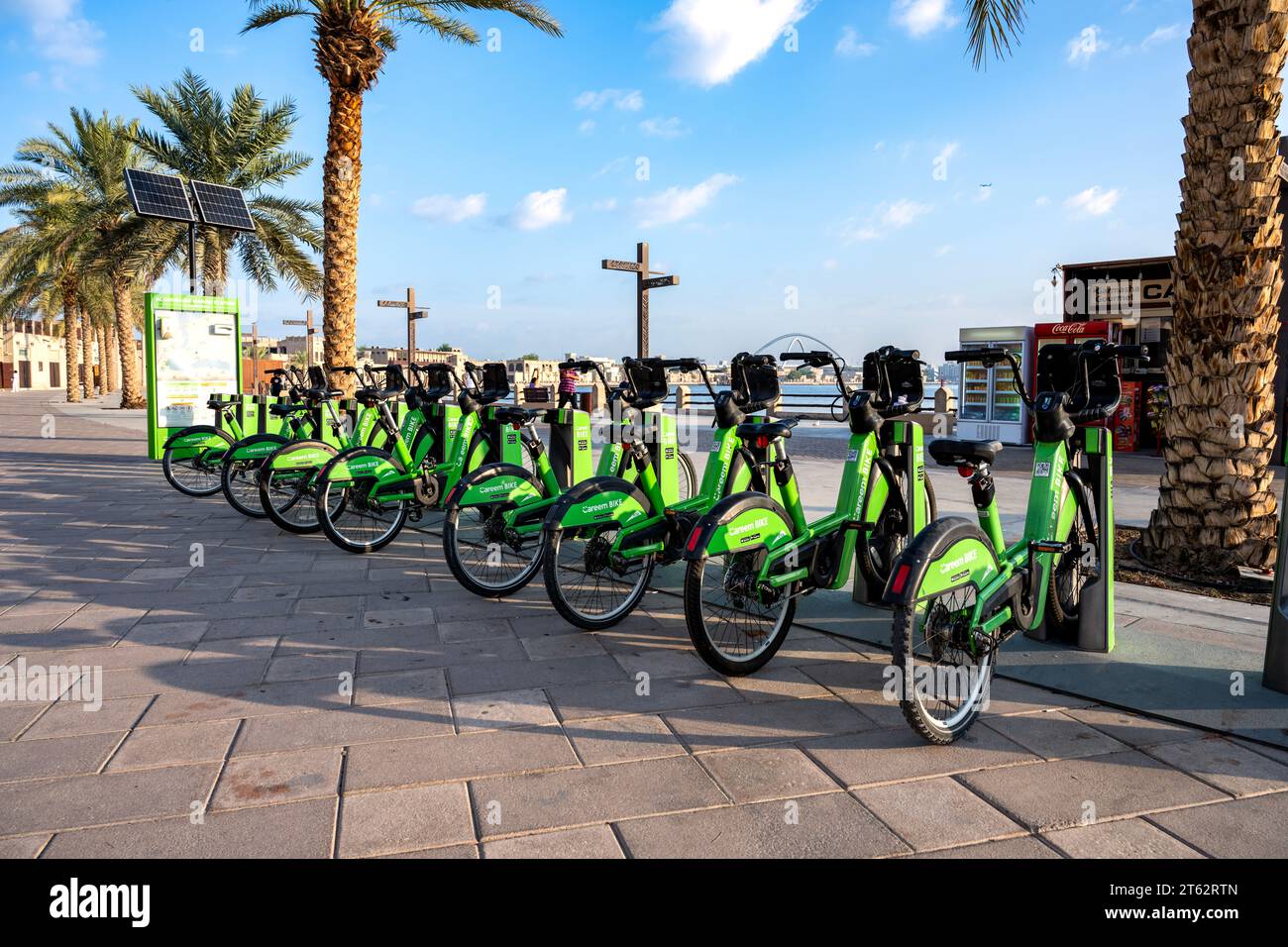 E-Bike-Ladestation in den Straßen von Dubai Stockfoto