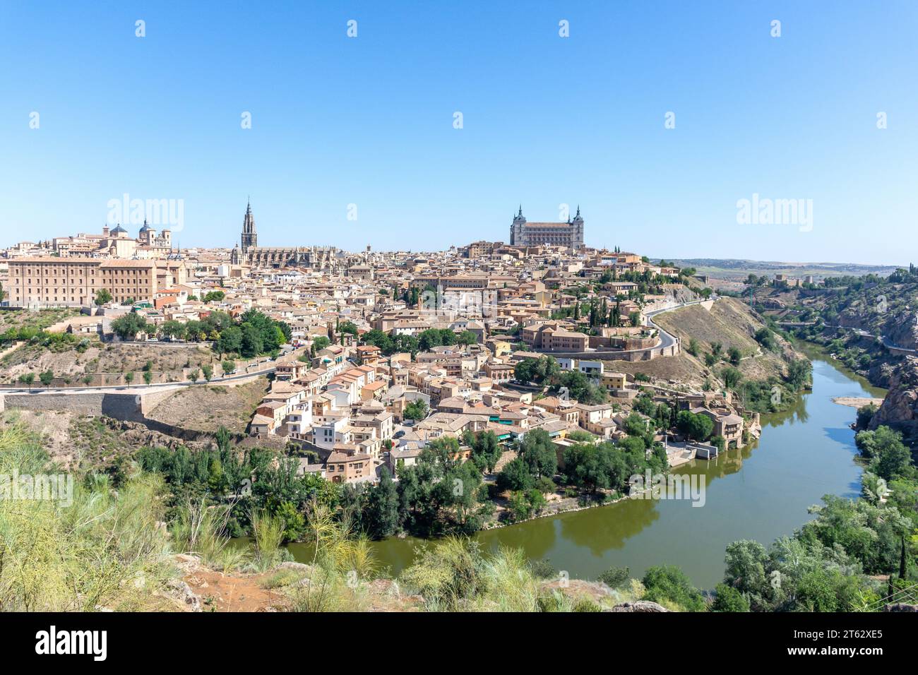 Blick auf die Altstadt über den Fluss Tejo, Toledo, Castilla-La Mancha, Königreich Spanien Stockfoto