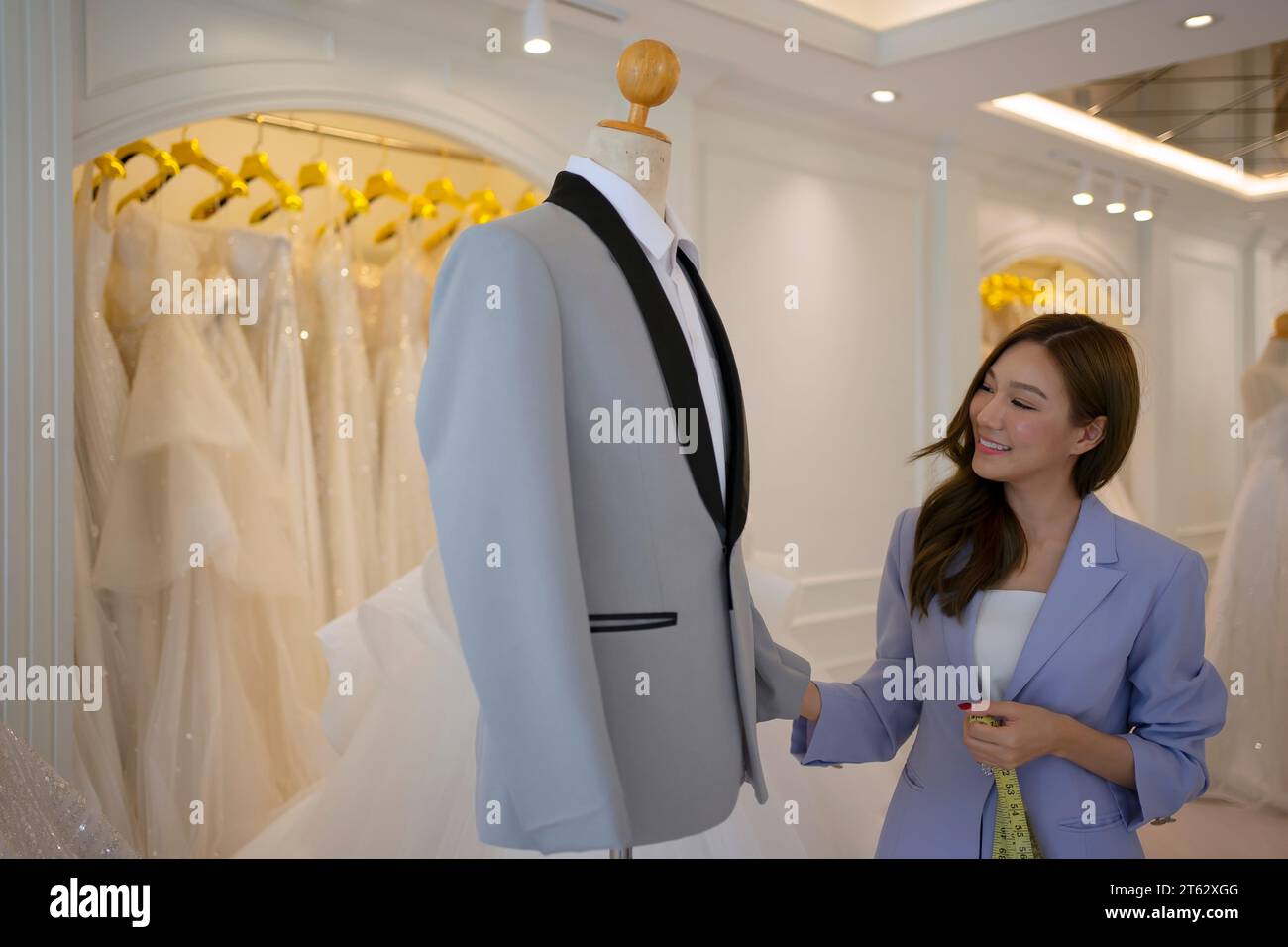 Unternehmer im Hochzeitsstudio. Lifestyle und Hochzeitskonzept. Stockfoto