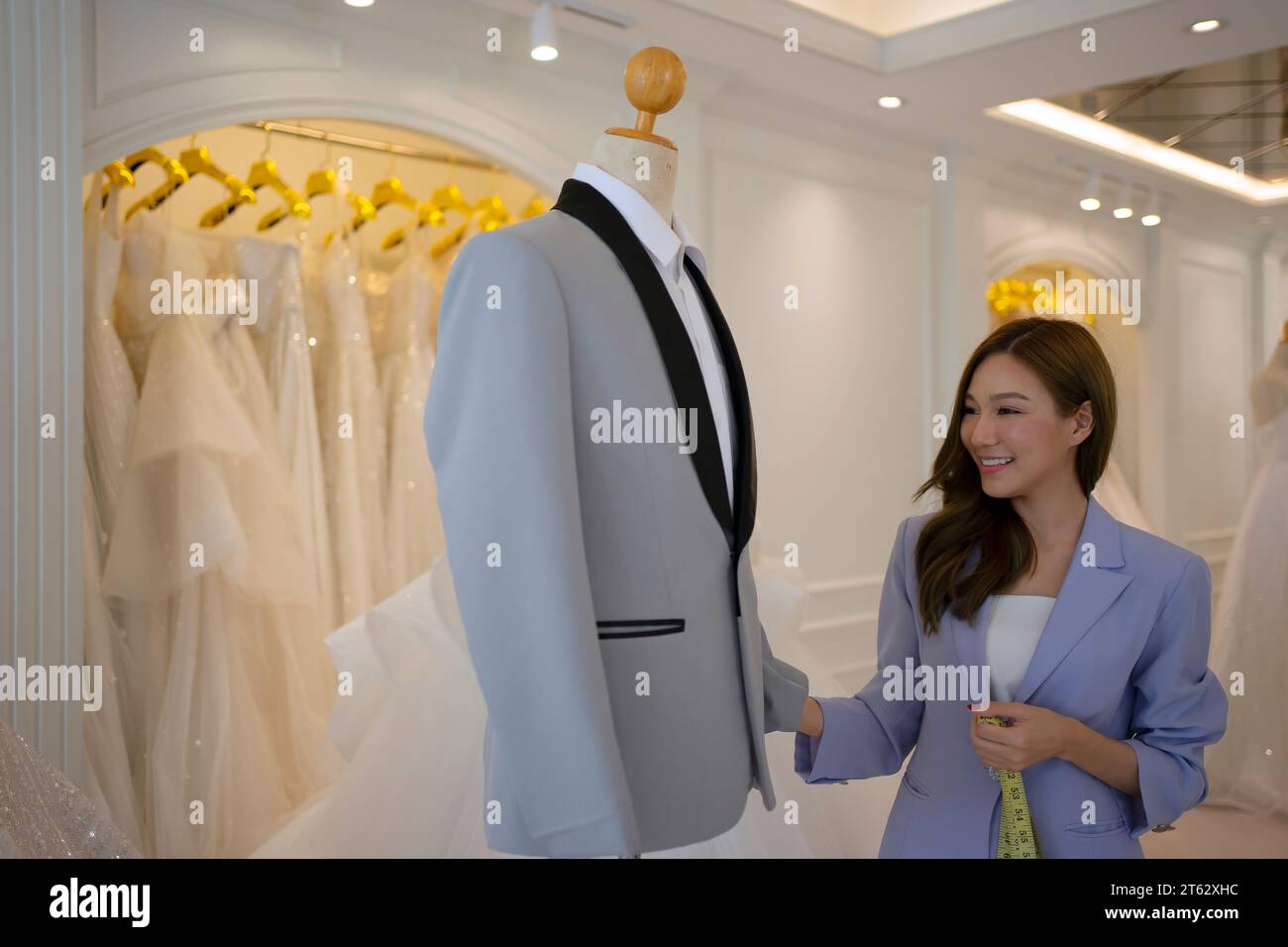 Unternehmer im Hochzeitsstudio. Lifestyle und Hochzeitskonzept. Stockfoto