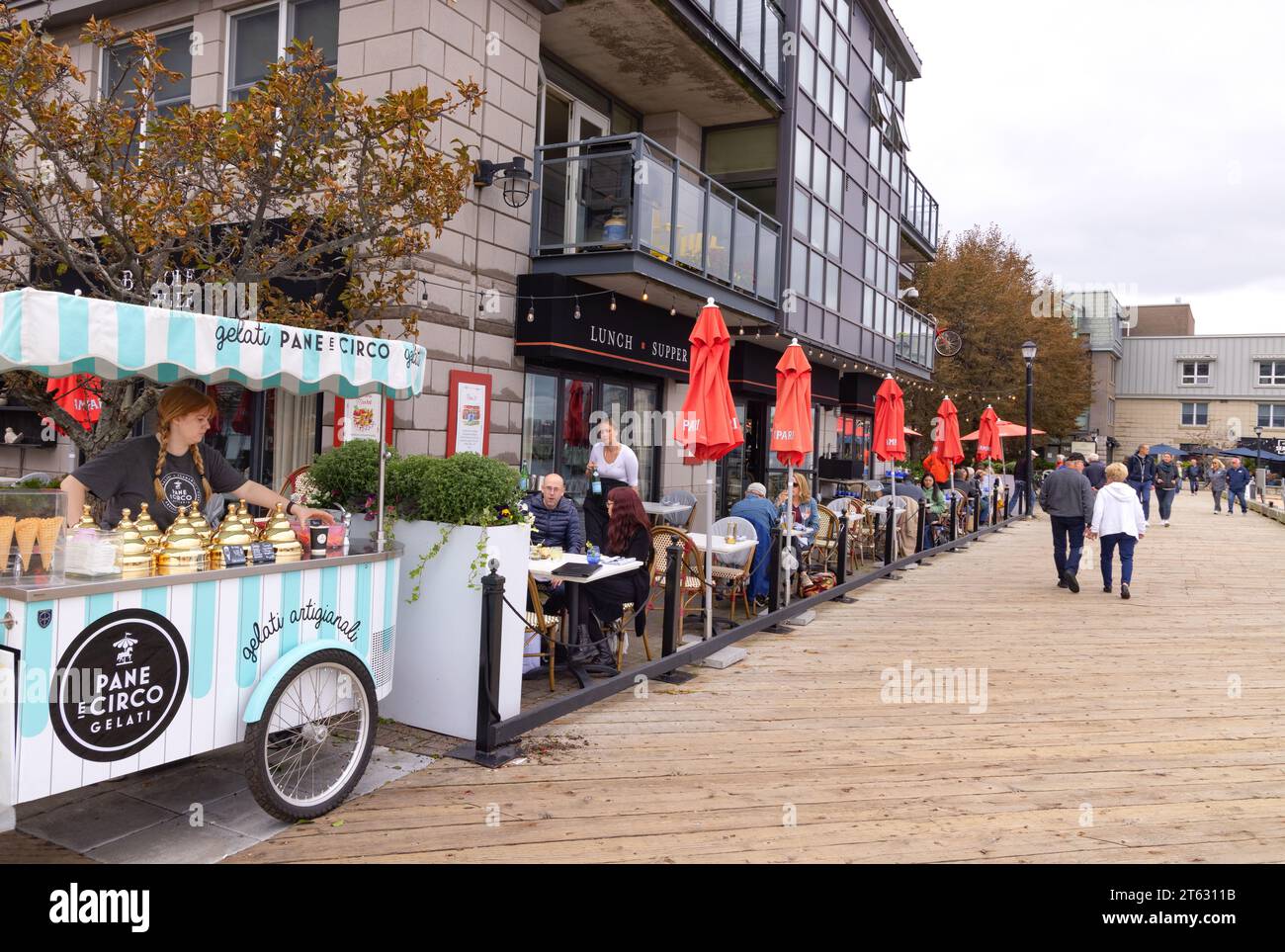 Eis, Cafés und Restaurants am Boardwalk am Hafen, Halifax, Nova Scotia Kanada Nordamerika Stockfoto