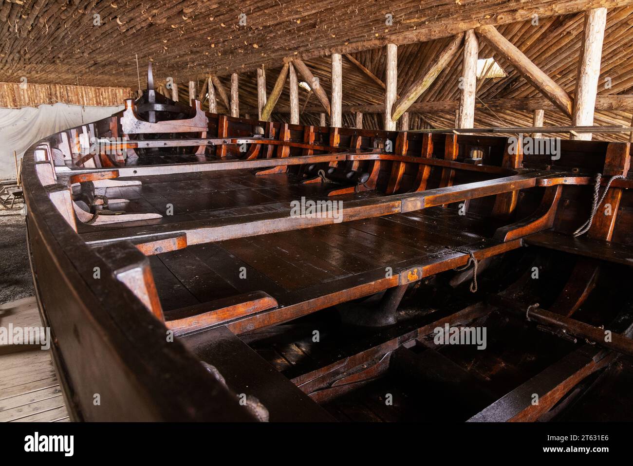 Rekonstruiertes Wikinger-Langboot oder Wikingerschiff im Museum, L'anse aux Meadows Norse archäologische Stätte und UNESCO-Stätte Neufundland Kanada Stockfoto