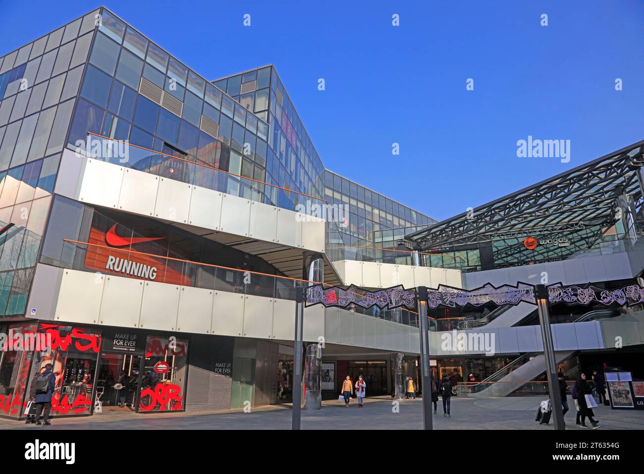 Peking - 2. Februar 2017: Peking Sanlitun kommerzielle Straßenlandschaft, Peking, China Stockfoto