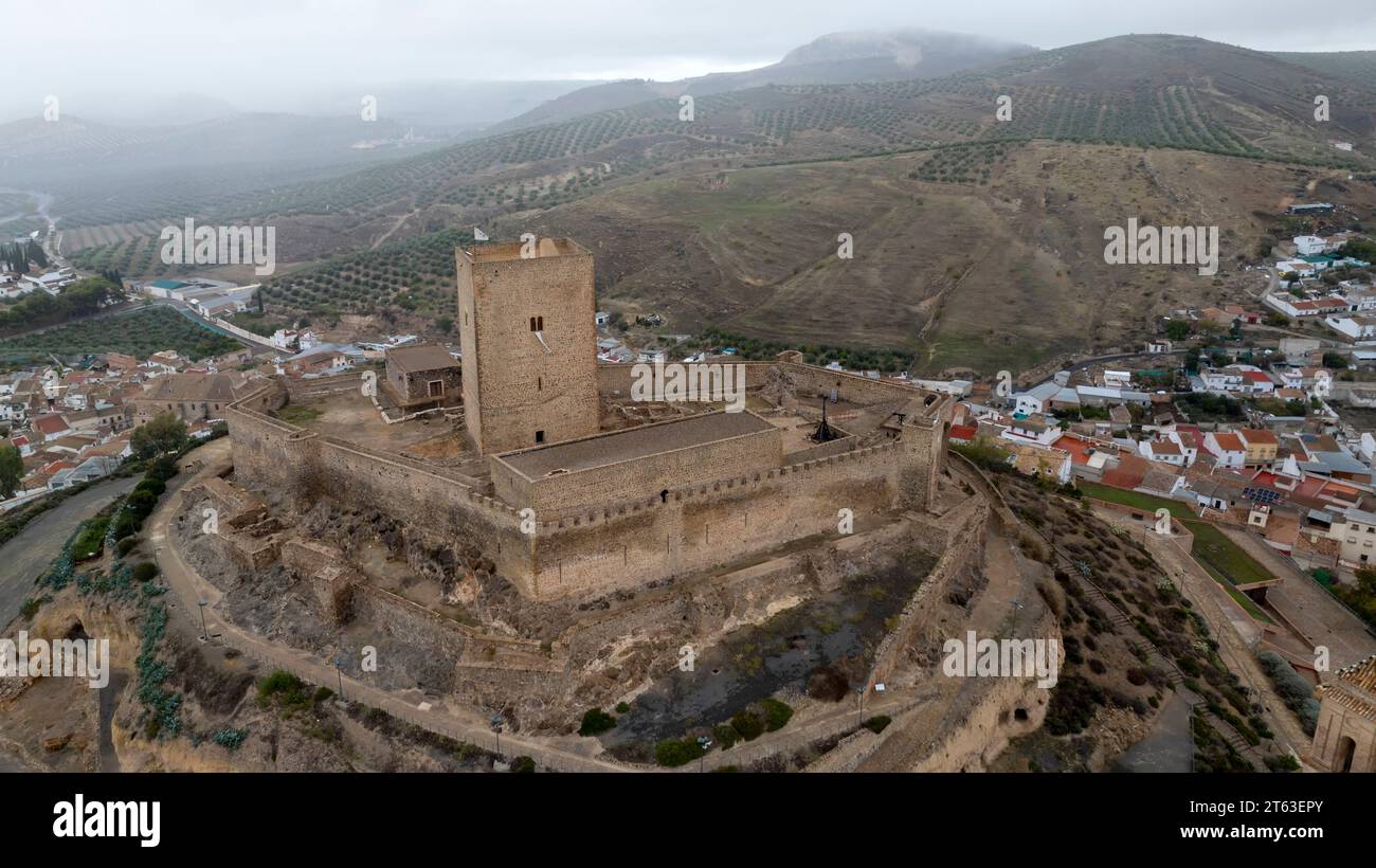 Aus der Vogelperspektive auf die Burg von Alcaudete in der Provinz Jaén, Andalusien Stockfoto