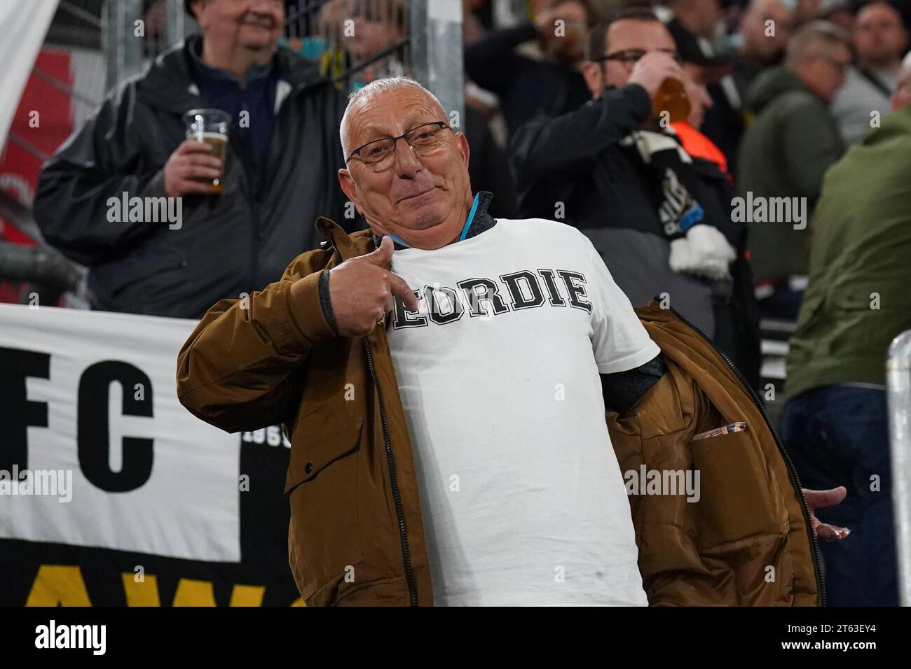 Dortmund, Deutschland. November 2023. Newcastle Fan beim Spiel der UEFA Champions League Runde 1 der Gruppe F von Borussia Dortmund FC gegen Newcastle United FC im BVB Stadion Dortmund am 7. November 2023 Credit: Every Second Media/Alamy Live News Stockfoto