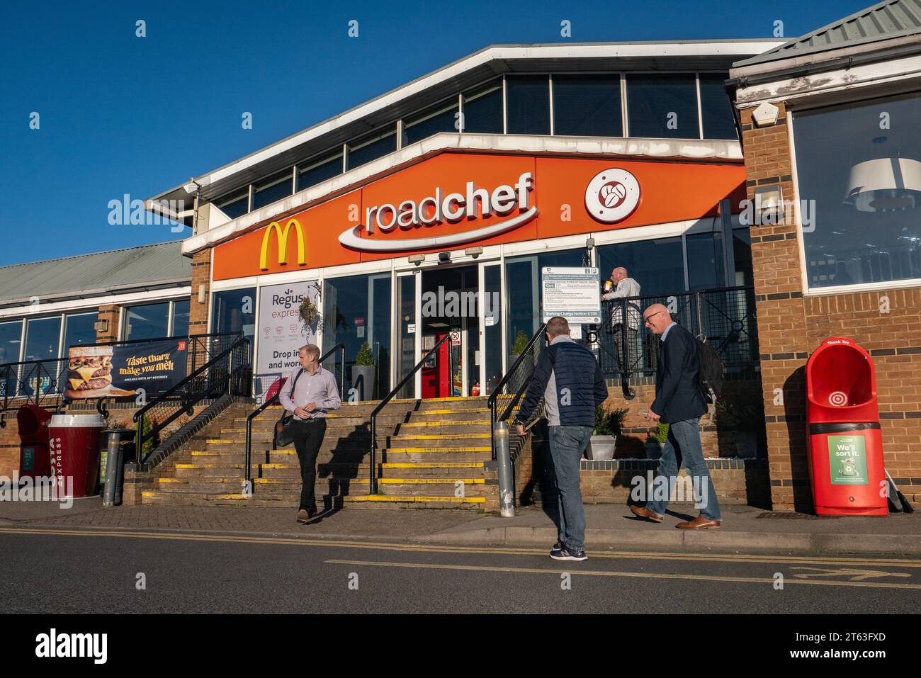 Der Watford Gap Motorway Services in südlicher Richtung an der M1 in der Nähe des Dorfes Watford, Northamptonshire, England. Quelle: SMP News / Alamy Live News Stockfoto