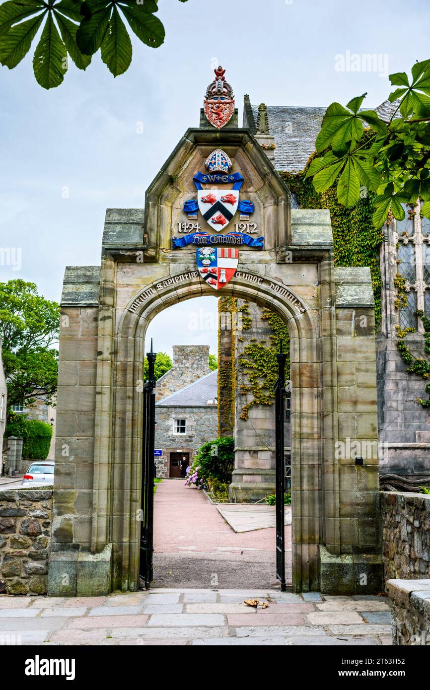 Tor zum New King's Building, University of Aberdeen, Old Aberdeen, Schottland, Großbritannien. A. Marshall Mackenzie, 1912. Stockfoto