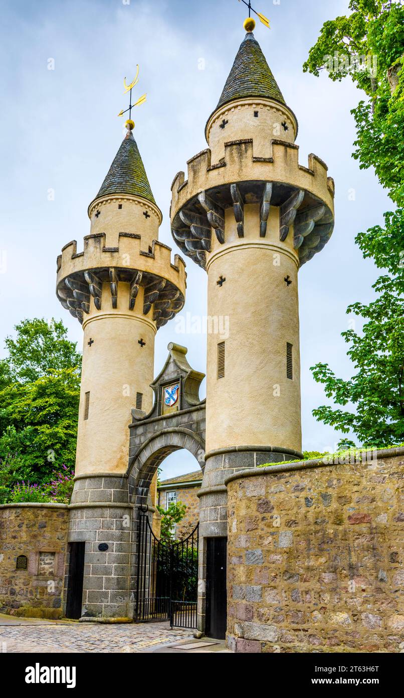 Das Powis Gateway, University of Aberdeen, Old Aberdeen, Schottland, Großbritannien, wurde 1833 von Alexander Fraser für Hugh Fraser Leslie aus Powis entworfen. Stockfoto