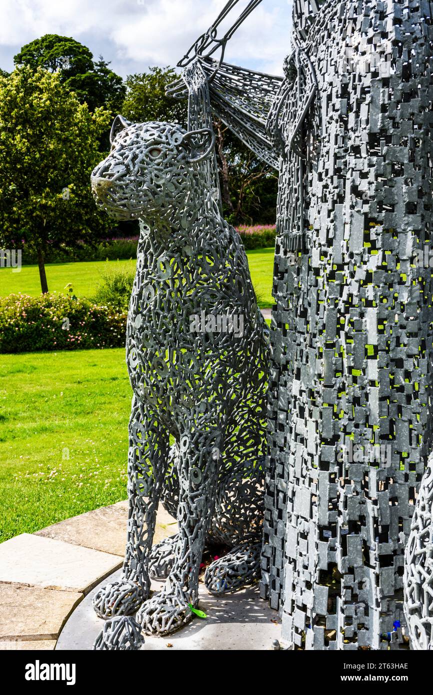 Mutter Erde, eine Skulptur von Andy Scott, Grandholm Gardens, Grandholm, Aberdeen, Schottland, UK. Stockfoto