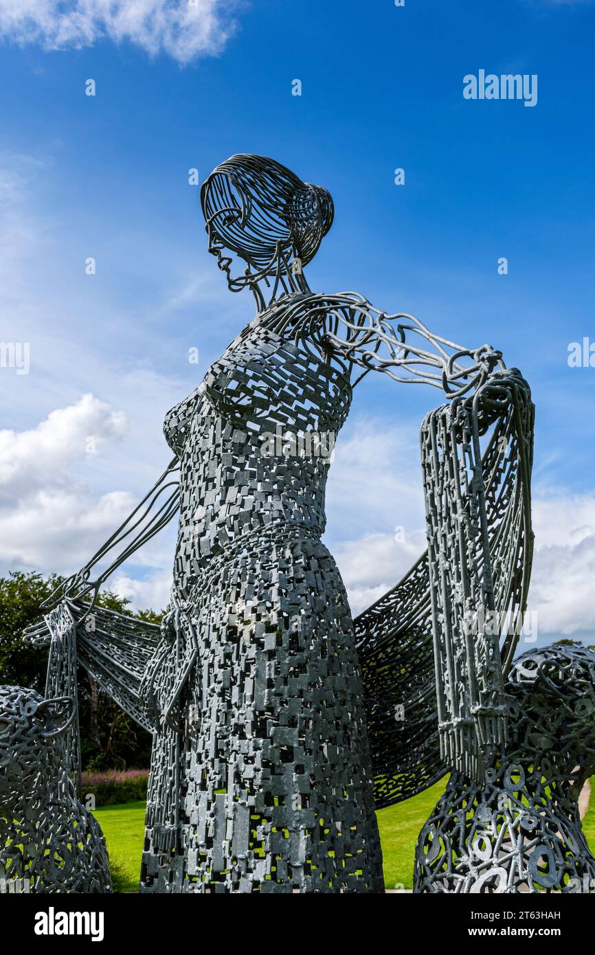 Mutter Erde, eine Skulptur von Andy Scott, Grandholm Gardens, Grandholm, Aberdeen, Schottland, UK. Stockfoto