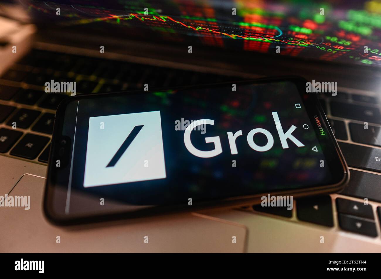 Polen. November 2023. In dieser Abbildung wird das X-AI Grok Logo auf einem Smartphone angezeigt. Quelle: SOPA Images Limited/Alamy Live News Stockfoto