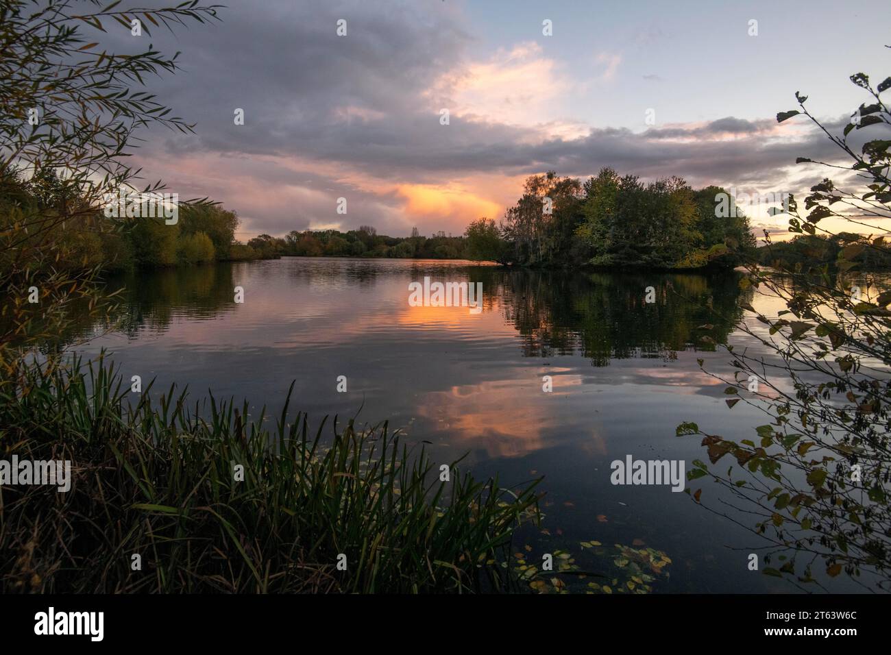 Sonnenuntergang im Colwick Country Park in Nottingham, Nottinghamshire England Großbritannien Stockfoto