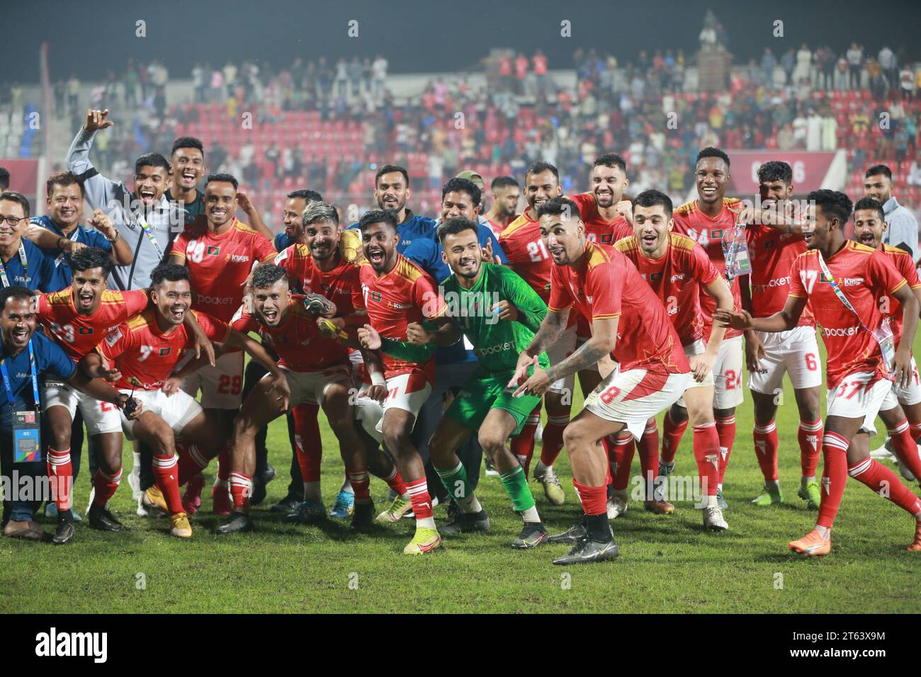 Die Spieler der Bashundhara Kings feiern, nachdem sie im AFC Cup 2023-24 in der Gruppe D in der Bashundhara Kings Arena gegen Mohun Bagan gewonnen haben Stockfoto