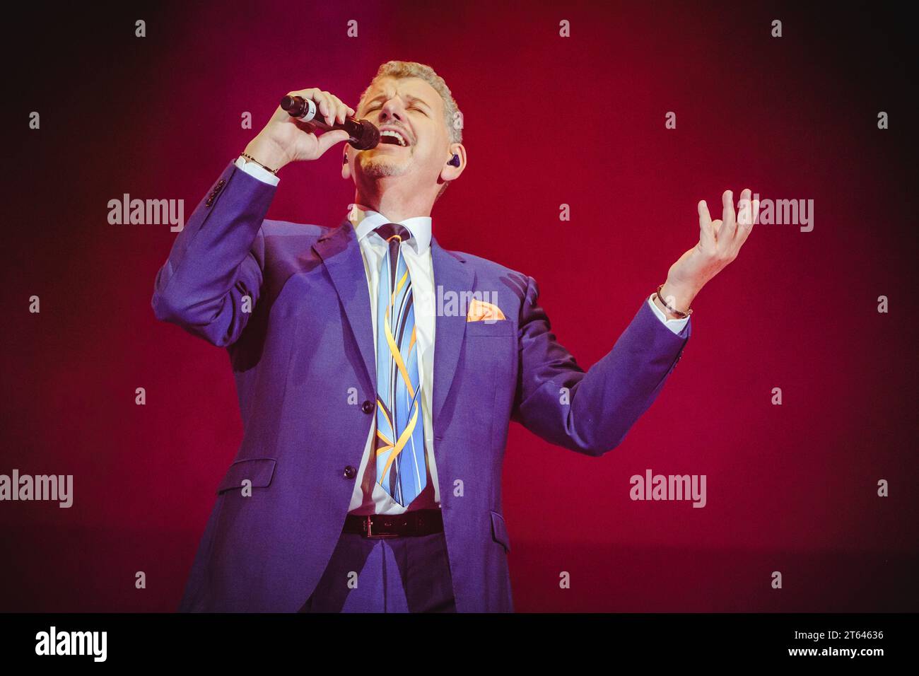Zürich, Schweiz. Oktober 2023. Der argentinisch-Tiroler Schlagersänger Semino Rossi konzertiert während der Großen Schlagerparty 2023 im Hallenstadion Zürich. (Foto: Gonzales Foto - Tilman Jentzsch). Stockfoto