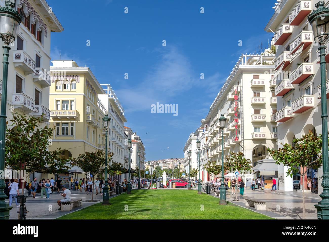Thessaloniki, Griechenland - 22. September 2023 : Panoramablick auf den beliebten Hauptplatz der Stadt Thessaloniki, den Aristotelous-Platz Stockfoto