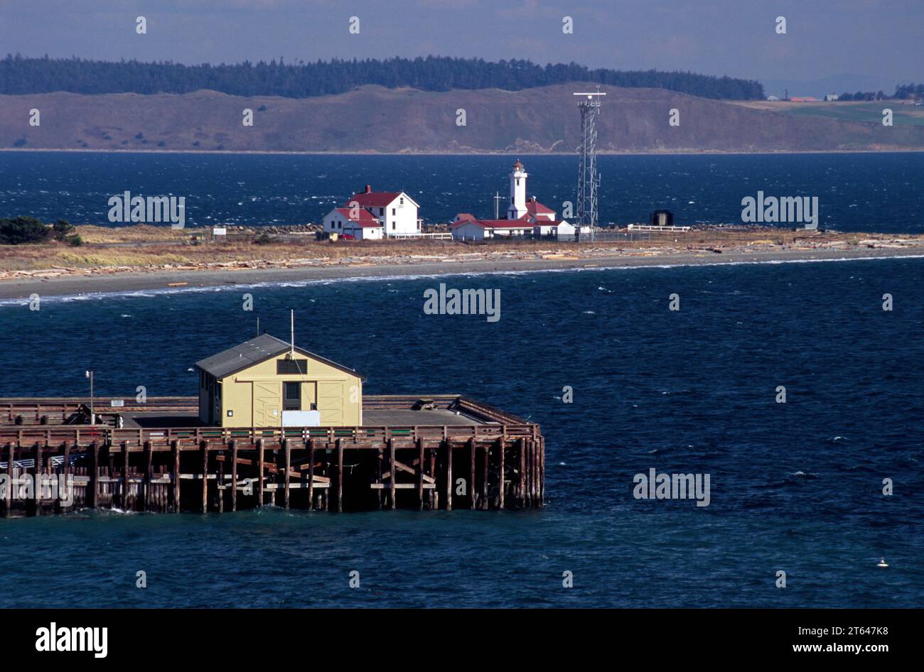 Blick auf den Point Wilson Lighthouse, Fort Worden State Park, Washington Stockfoto