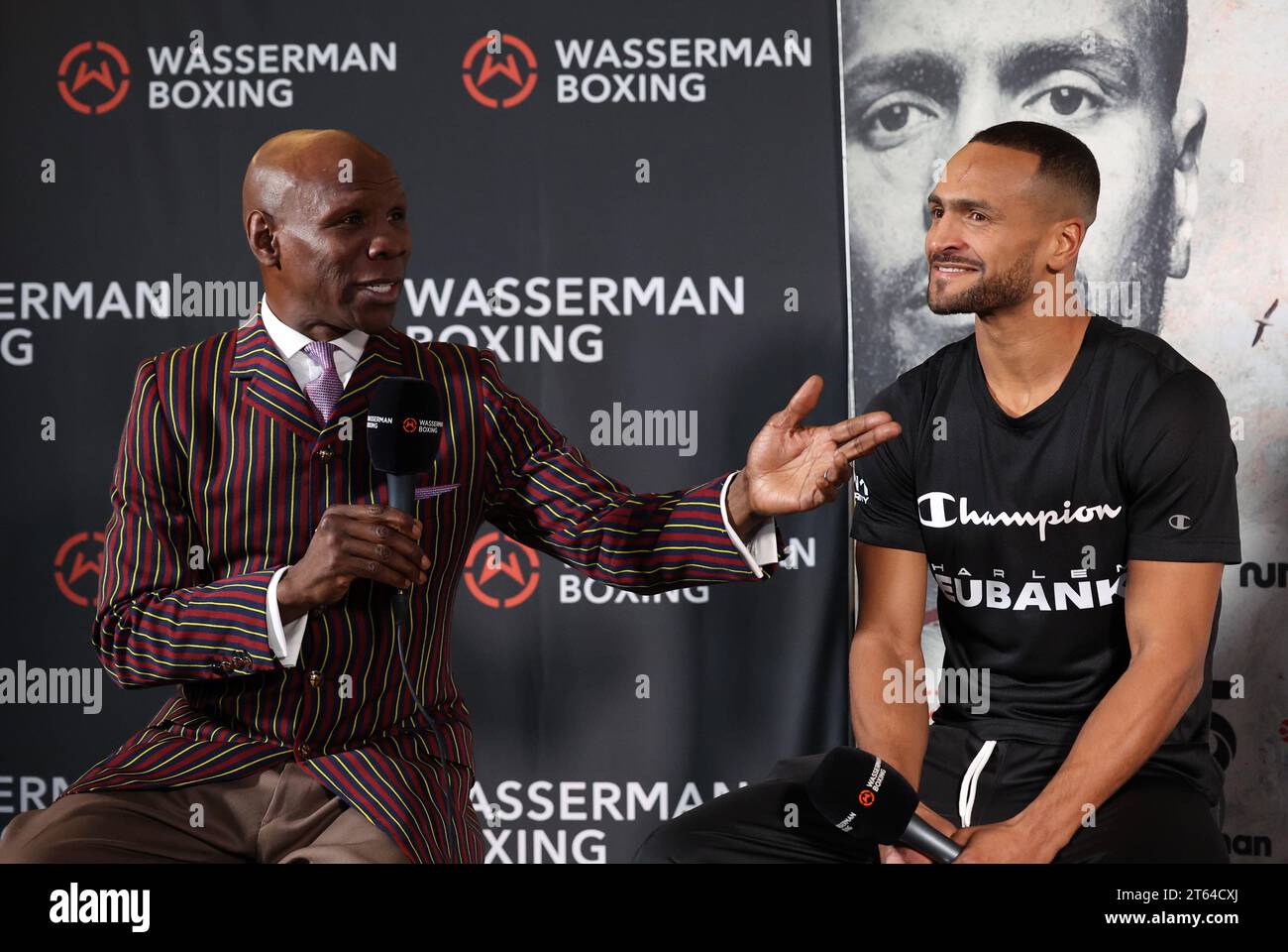 Brighton, Großbritannien. November 2023. Chris Eubank Senior und Harlem Eubank wurden während der Harlem Eubank gegen Timo Schwarzkopf Pressekonferenz im Grand Hotel in Brighton gesehen. Quelle: James Boardman/Alamy Live News Stockfoto