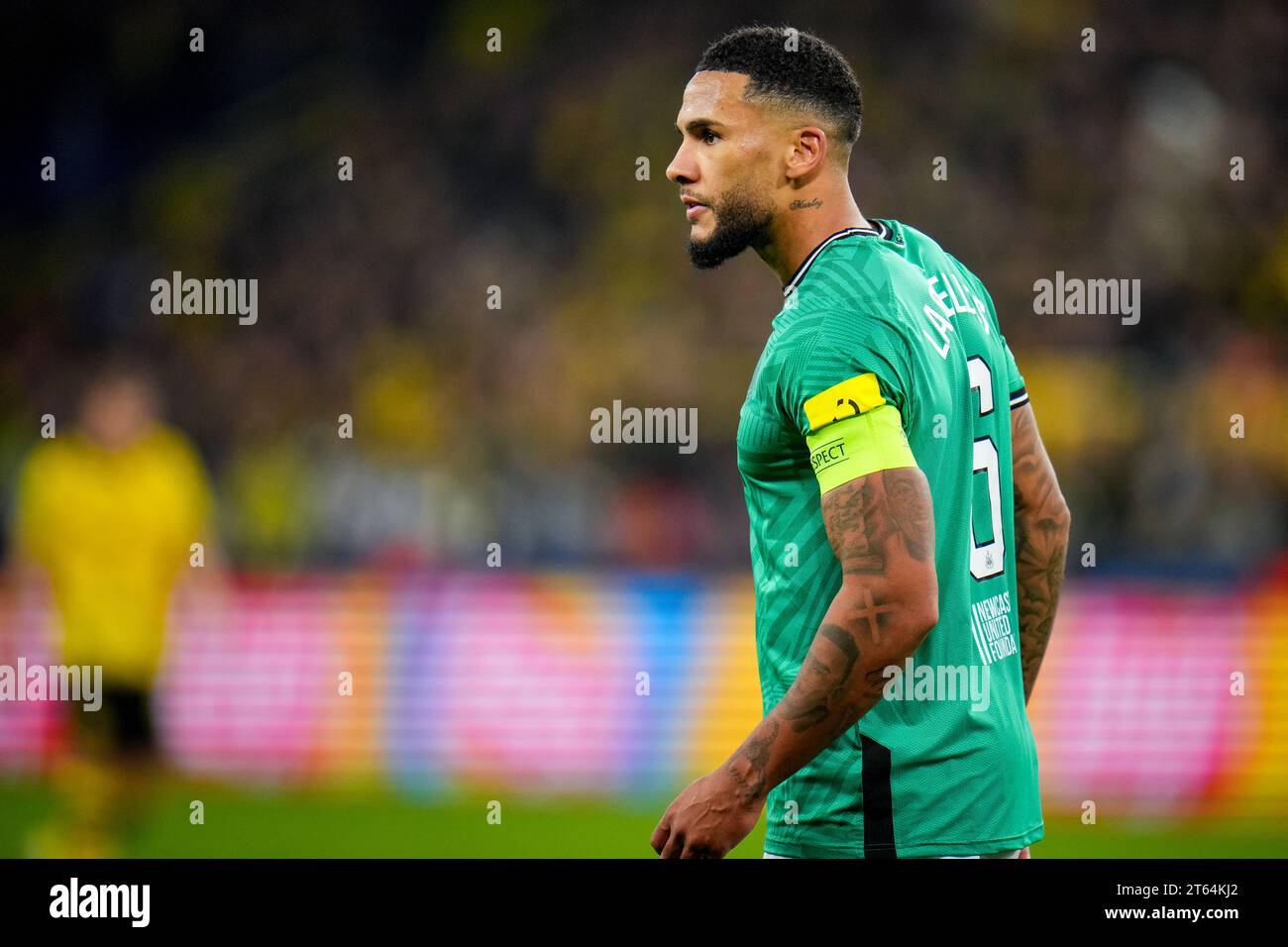 Dortmund, Deutschland. November 2023. DORTMUND, DEUTSCHLAND - 7. NOVEMBER: Jamaal Lascelles von Newcastle United sieht sich beim Spiel der UEFA Champions League Gruppe F zwischen Borussia Dortmund und Newcastle United FC am 7. November 2023 im Signal Iduna Park in Dortmund an (Foto: Rene Nijhuis/BSR Agency) Credit: BSR Agency/Alamy Live News Stockfoto