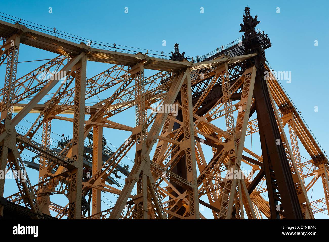 Die Queensboro Bridge, auch bekannt als Ed Koch Queensboro Bridge und die 59th Street Bridge, wurde 1909 in New York City eröffnet. Stockfoto