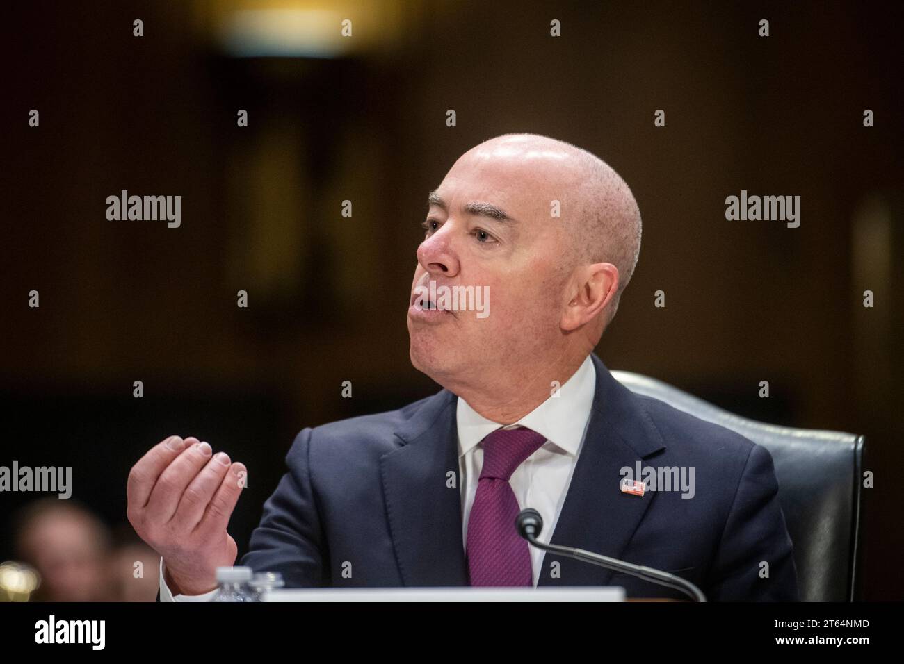 Alejandro Mayorkas, der Sekretär für Innere Sicherheit der Vereinigten Staaten, beantwortet Alejandro Mayorkas, der Sekretär für Innere Sicherheit der Vereinigten Staaten, beantwortet